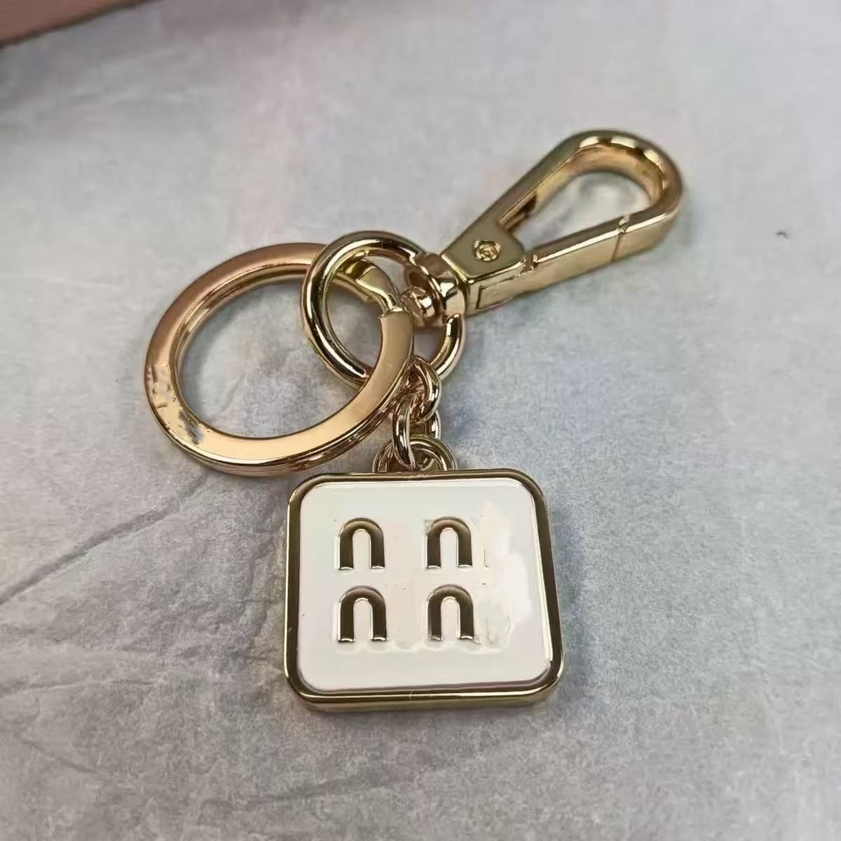 Women Men Lover Keychain Designer Keychain Wallet Key Chain Hang Bag Charm Keyring Keychains hang Leather Designers Women Men Coin Purse Alloy Pendant Key Ring - 4 of 7