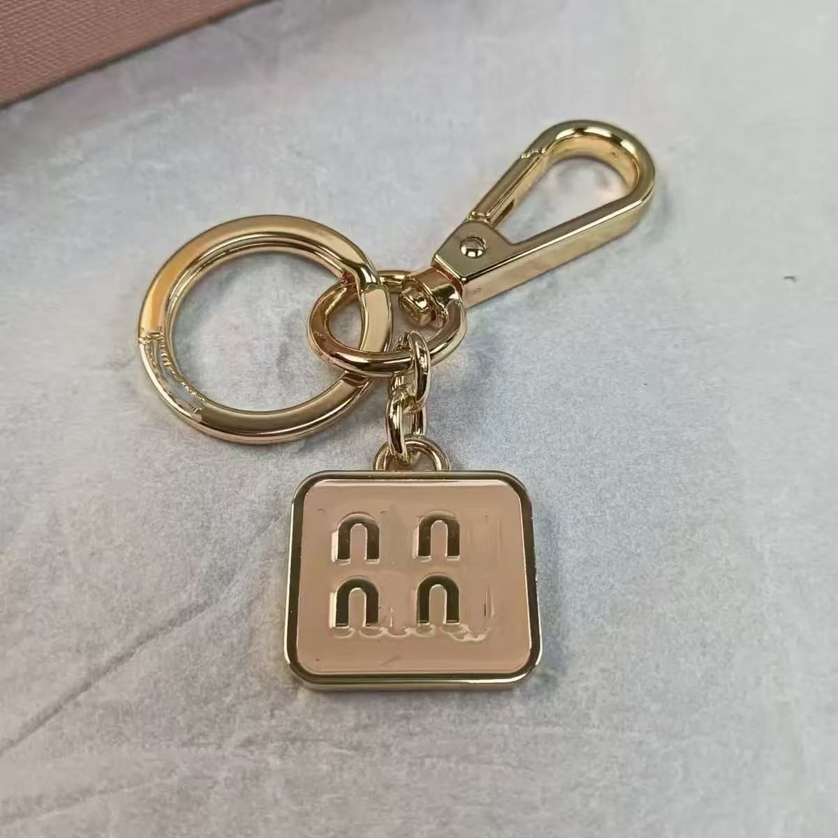 Women Men Lover Keychain Designer Keychain Wallet Key Chain Hang Bag Charm Keyring Keychains hang Leather Designers Women Men Coin Purse Alloy Pendant Key Ring - 7 of 7