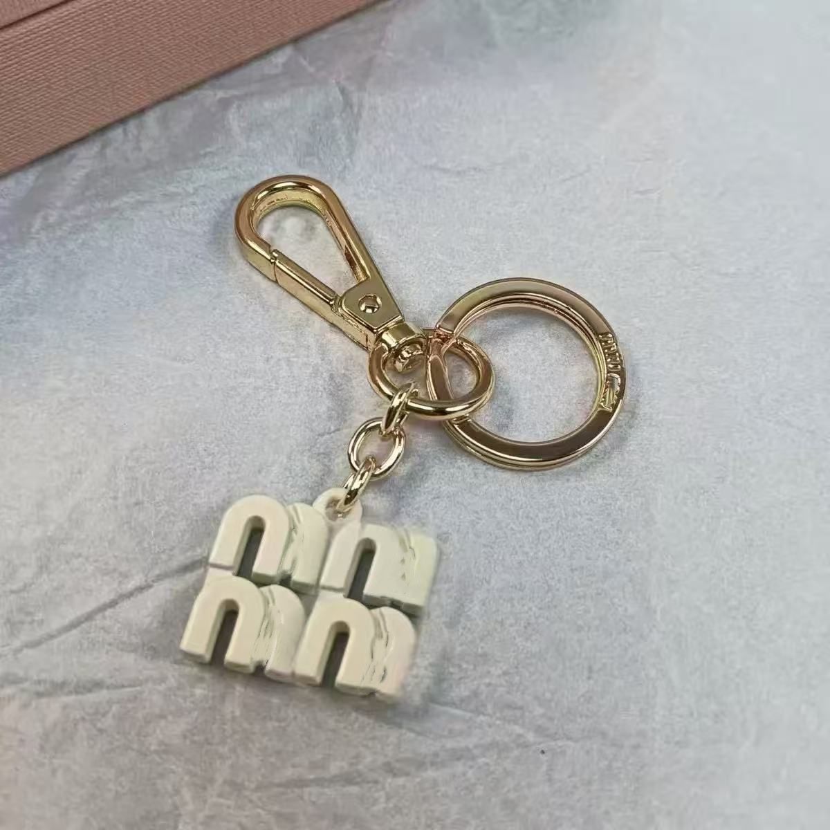 Women Men Lover Keychain Designer Keychain Wallet Key Chain Hang Bag Charm Keyring Keychains hang Leather Designers Women Men Coin Purse Alloy Pendant Key Ring - 6 of 7