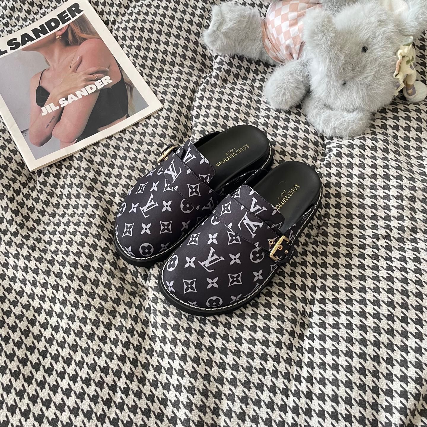 Louis Vuitton Cosy Flat Comfort Clog Easy Mule Women Gold Luxury Monogram Print Slipper Soft Flat Sole Outdoor Casual Walking Slippers Multiple colors - 5 of 7