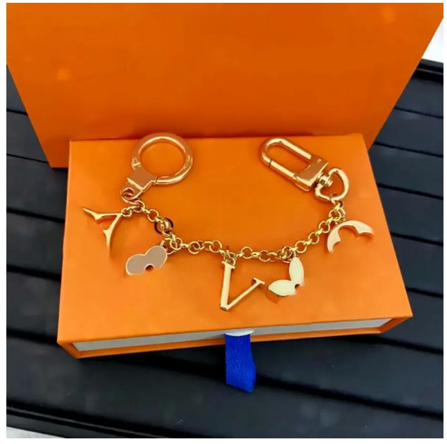 Luxury designers keychains Letters with diamonds designers keychain top Car Key Chain Women Buckle jewelry Keyring Bags Pendant Exquisite Gift 985 - 3 of 7