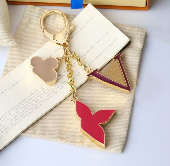 Elegant Charming FlWERower-Shaped Metal Key Chain Designer keychain Chic French Style Bag Charm Auto Accessory perfect Christmas gift for Her - 2 of 5