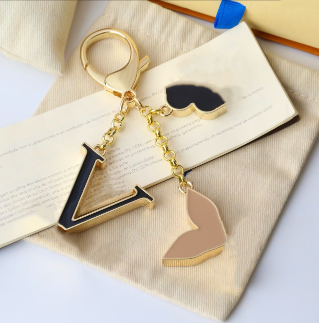 Elegant Charming FlWERower-Shaped Metal Key Chain Designer keychain Chic French Style Bag Charm Auto Accessory perfect Christmas gift for Her - 5 of 5